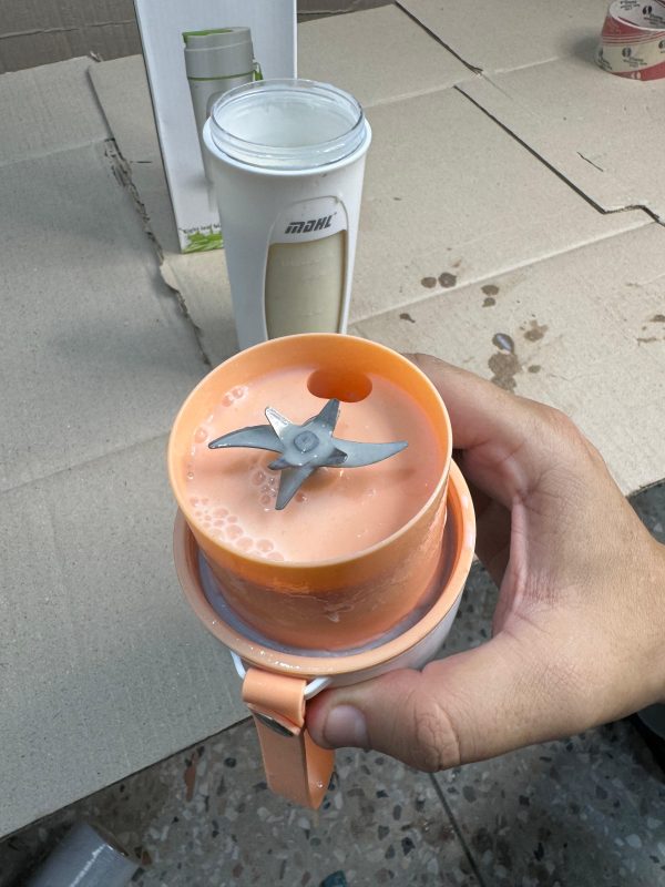 Usb Rechargeable Juicer Blender- 8 Blades- Mini Portable Personal Size Juicer 350 Ml